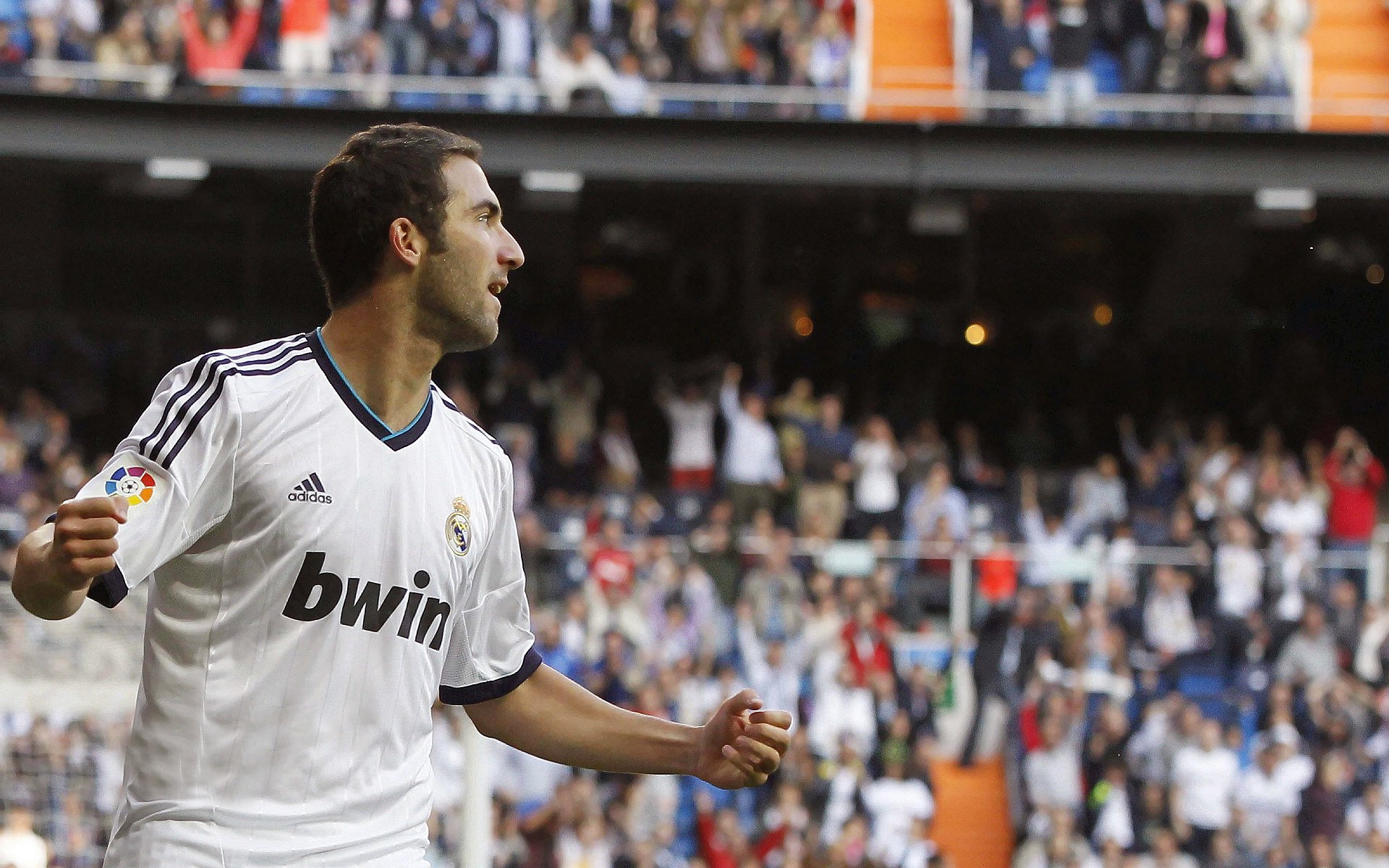 步行者连续得分压制广东队，米切尔成关键先生改写比赛格局